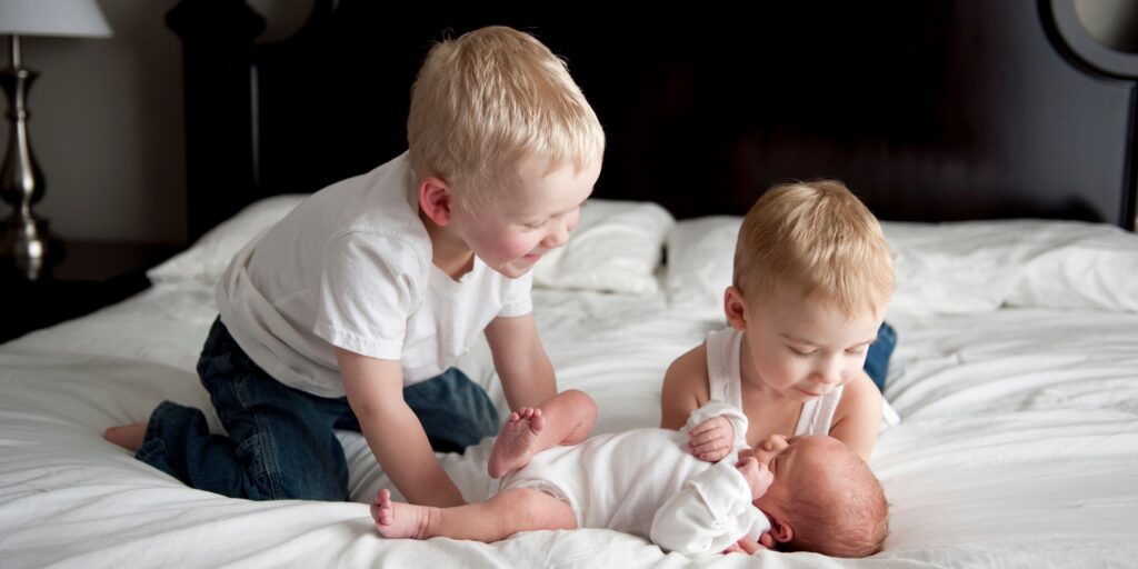 What are the main causes of sibling rivalry?