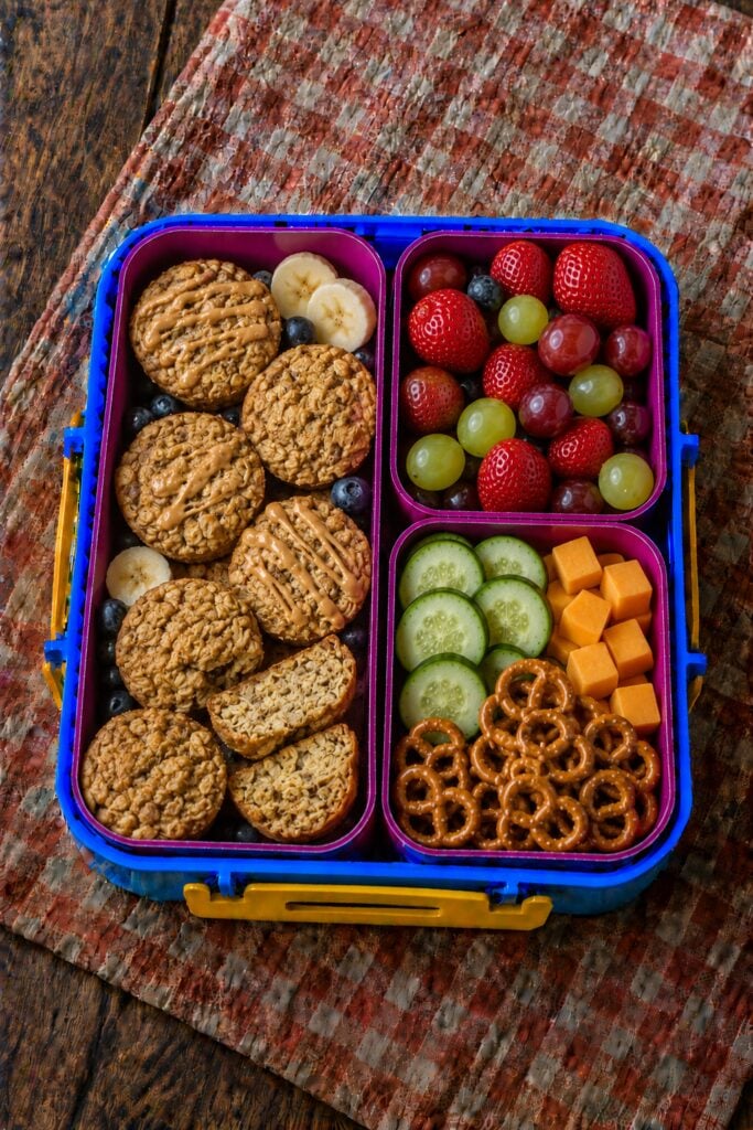 Baked oat cups with banana slices